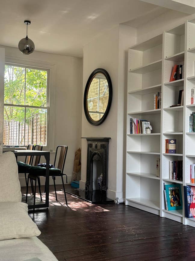 King-Size Bedroom - Period House off Victoria Park Main Photo