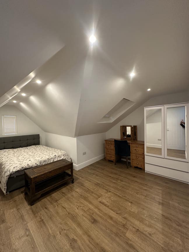 Large Professional Doubles | Near Station | Bills  Main Photo