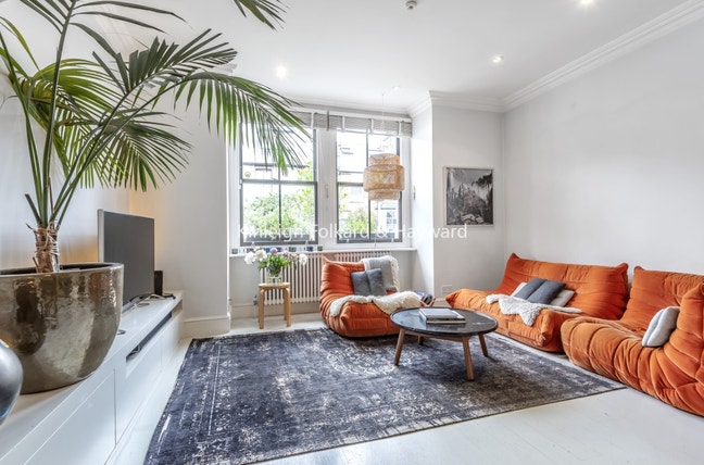 Beautiful, bright double room with high ceilings Main Photo