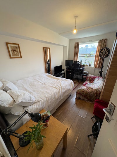 Bright Double Room Available in Hackney Main Photo