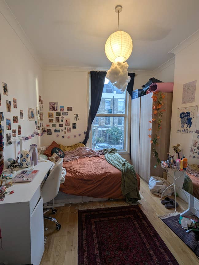 Bright Room Available in Spacious Holloway Flat Main Photo