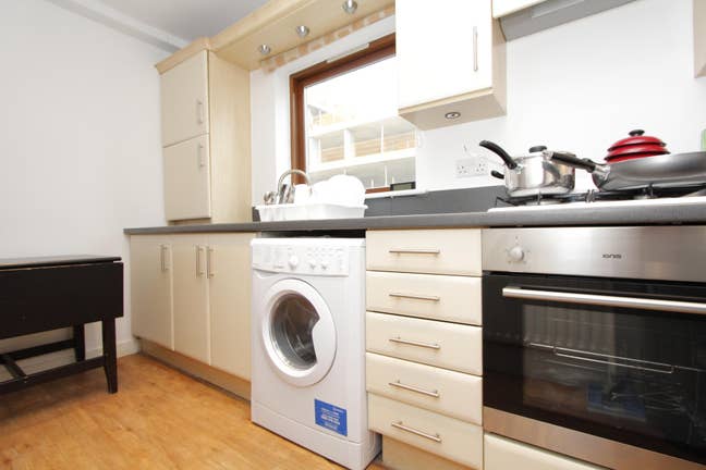 🏙️ 3 ROOMS! Walk to Canary Wharf Main Photo