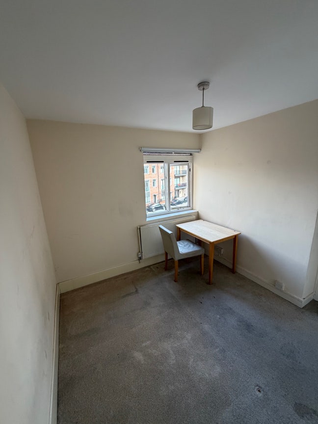 Cozy Room, Chiswick, Move In Now  Main Photo