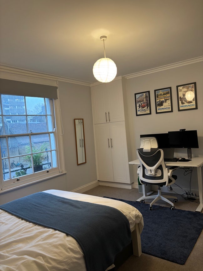 Cleaver Square (Kennington) Town House with 3 guys Main Photo