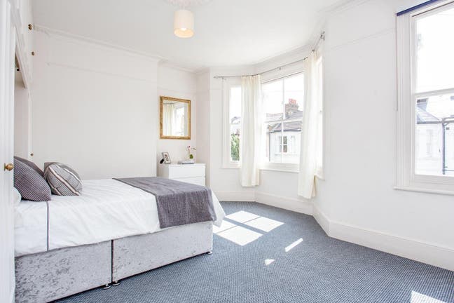 Big Bright Room in Parsons Green Home Main Photo