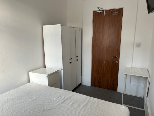 Room Available in 4 Bed Flat  Main Photo