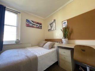(Urgent)Student Needed to Fill Room in 5 Bed House Main Photo
