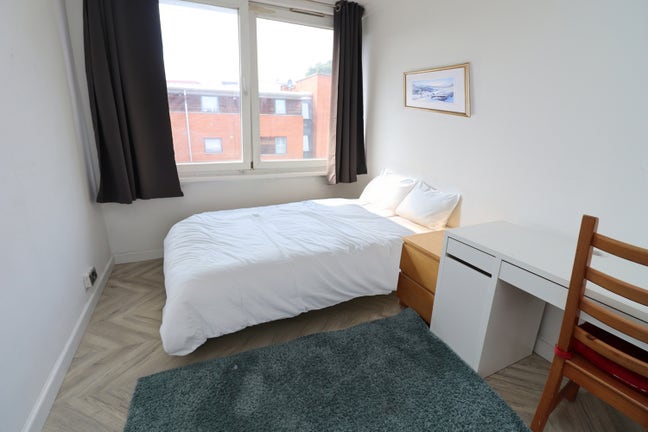 2 Furnished Double Rooms Available in King Cross Main Photo