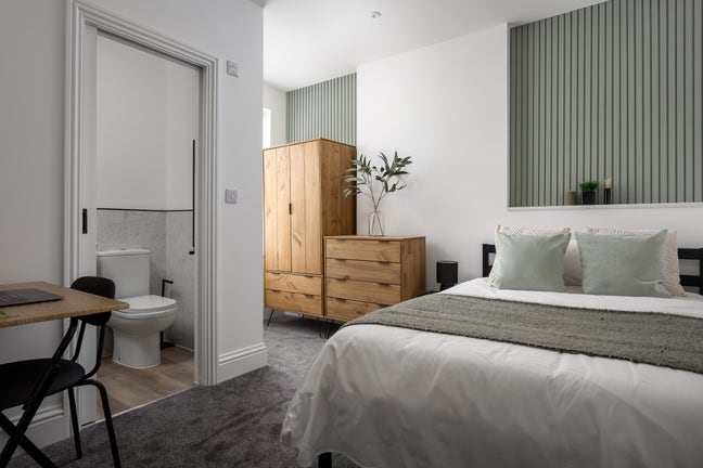 Ensuite Room in Professional House - Bills Incl. Main Photo