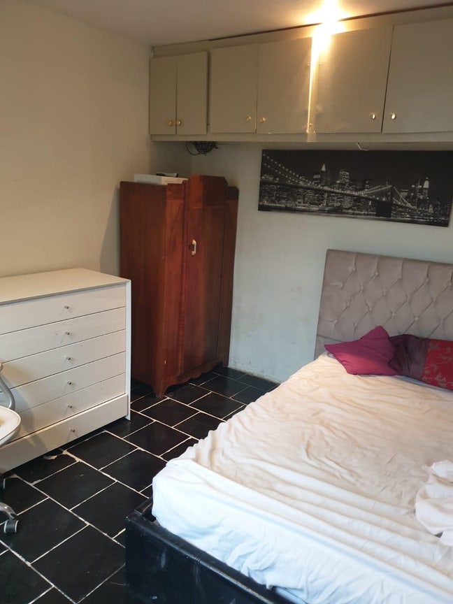 Double room in nice & tidy house near Raynes Park Main Photo