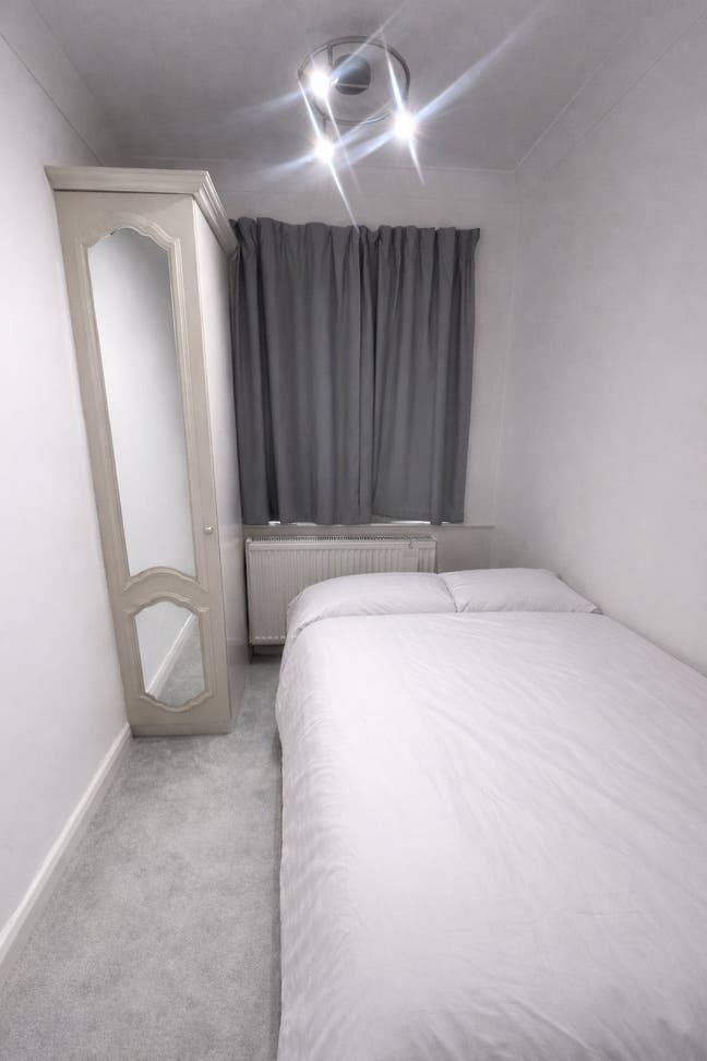 Single Room available in Queensburry Main Photo