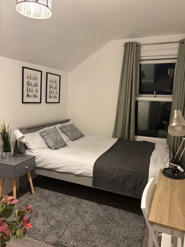Two renovated double rooms and ensuite    Main Photo