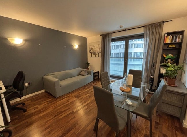 Double bedroom with Private bathroom in Blackwall Main Photo