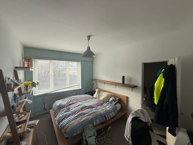 Large room available zone 2 for short term rent Main Photo