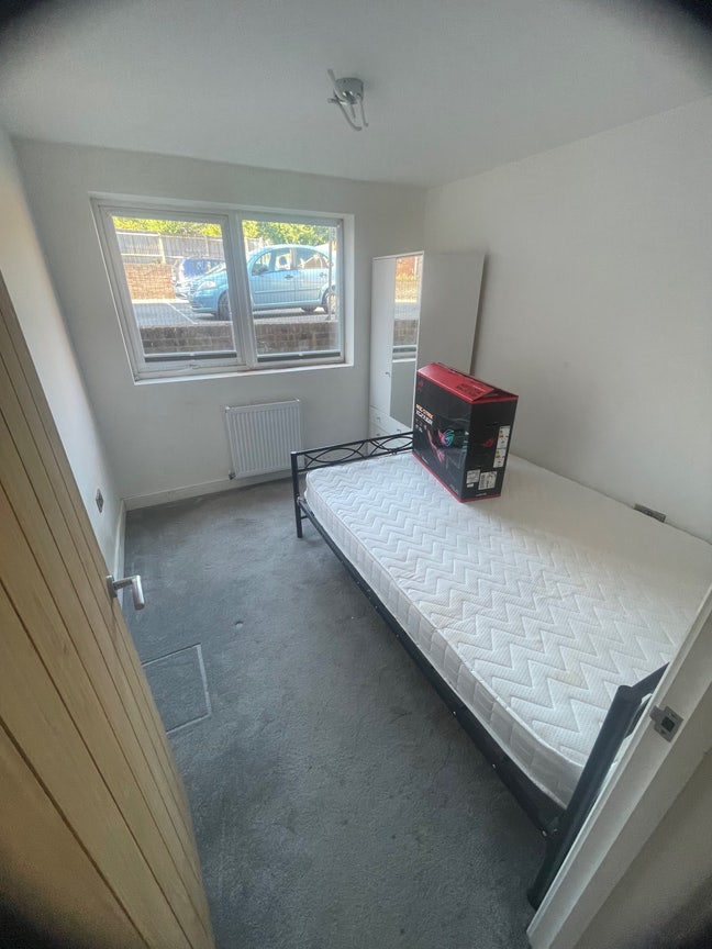 Double room to rent Drayton PO6 Main Photo
