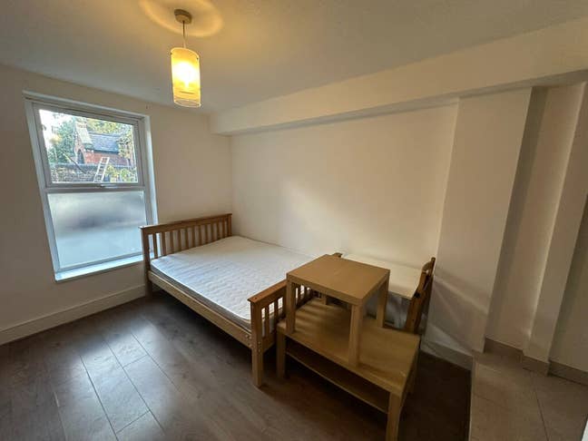 Furnished Self-contained Studio-Close to Station Main Photo