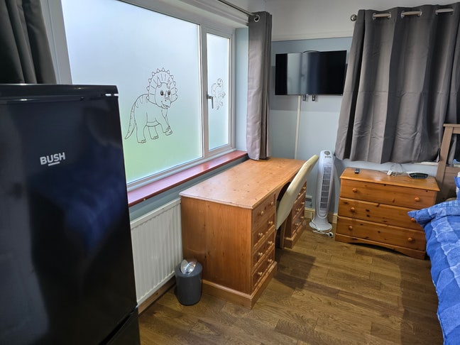 Large double room - all bills included Main Photo