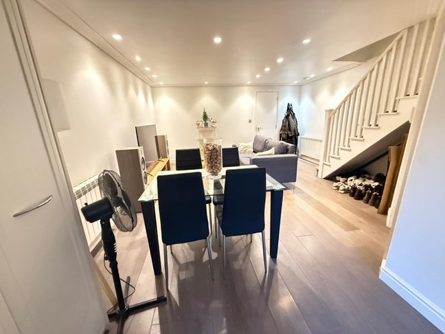 Spacious 2 double bedroom flat in Archway Road  Main Photo