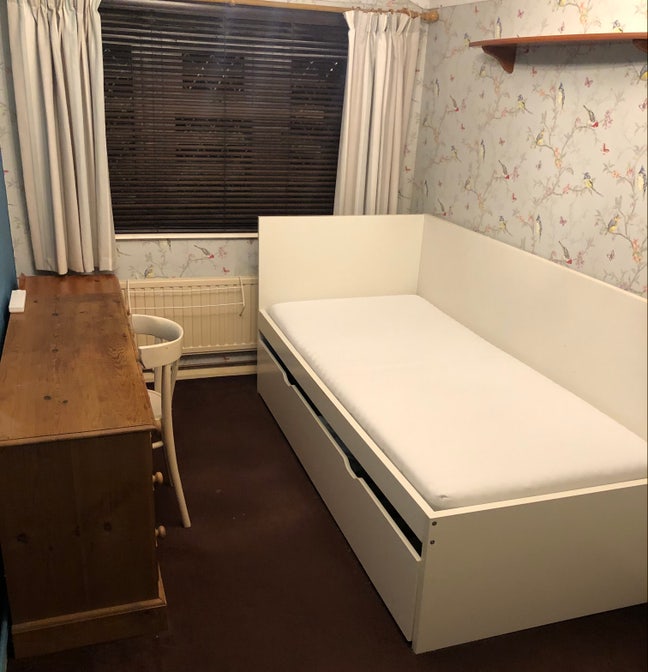 Single Furnished Room Main Photo