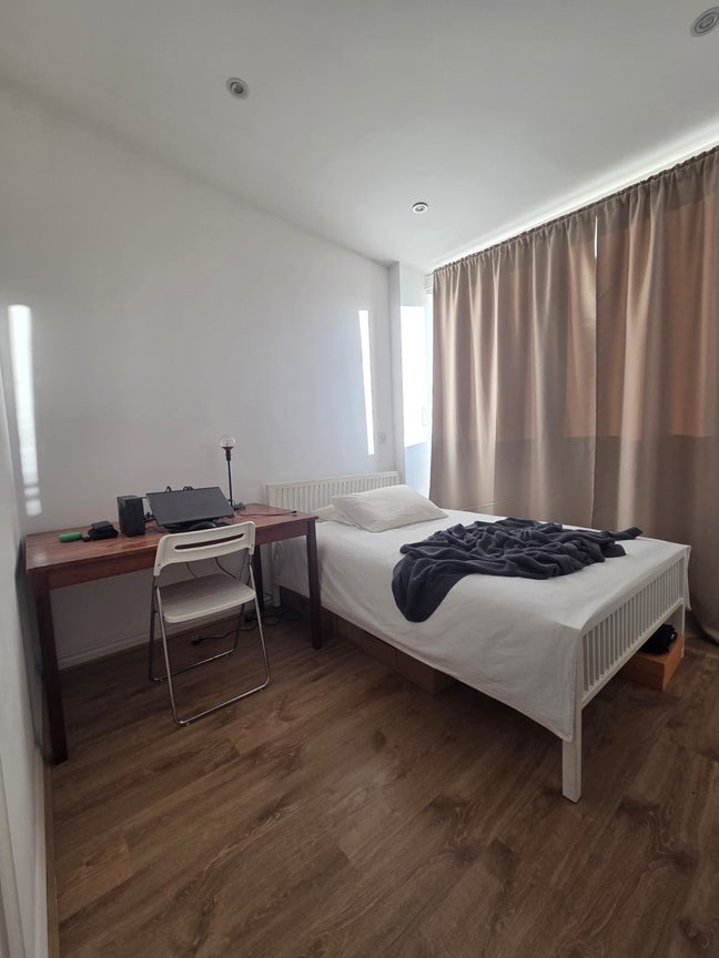 Cosy room in a 2 Bedroom Apartment Main Photo