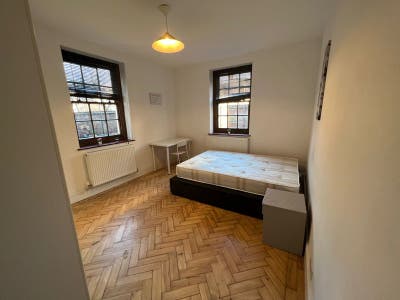 🌟Huge Double Room 5 Min Far from Canada Water🌟 Main Photo