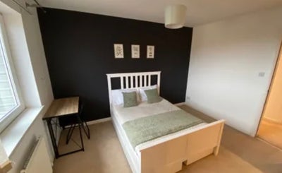 En-suite Double room in Seaside Penthouse  Main Photo