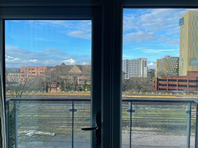 Studio Flat to Rent - Woking Main Photo