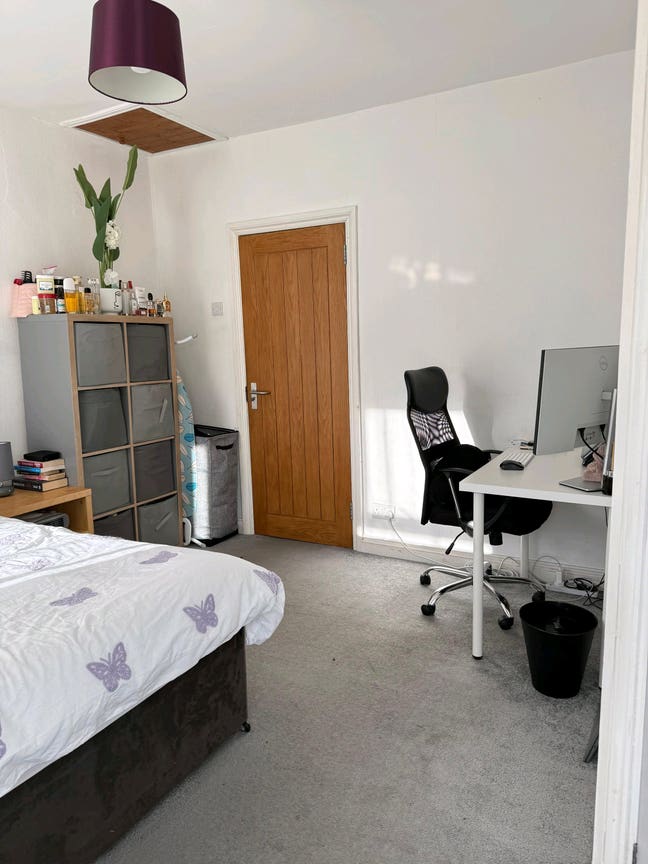 Ensuite double room, low deposit, quiet house. Main Photo