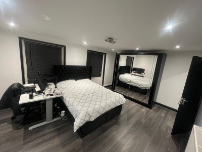 2  Exceptional Bedroom Available Near Oval Station Main Photo