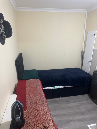 Spacious Single Room for Rent – KT20 Main Photo