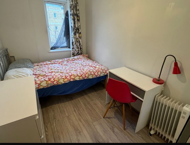 Nice room, 5mins to Canary Wharf ,E14  Main Photo