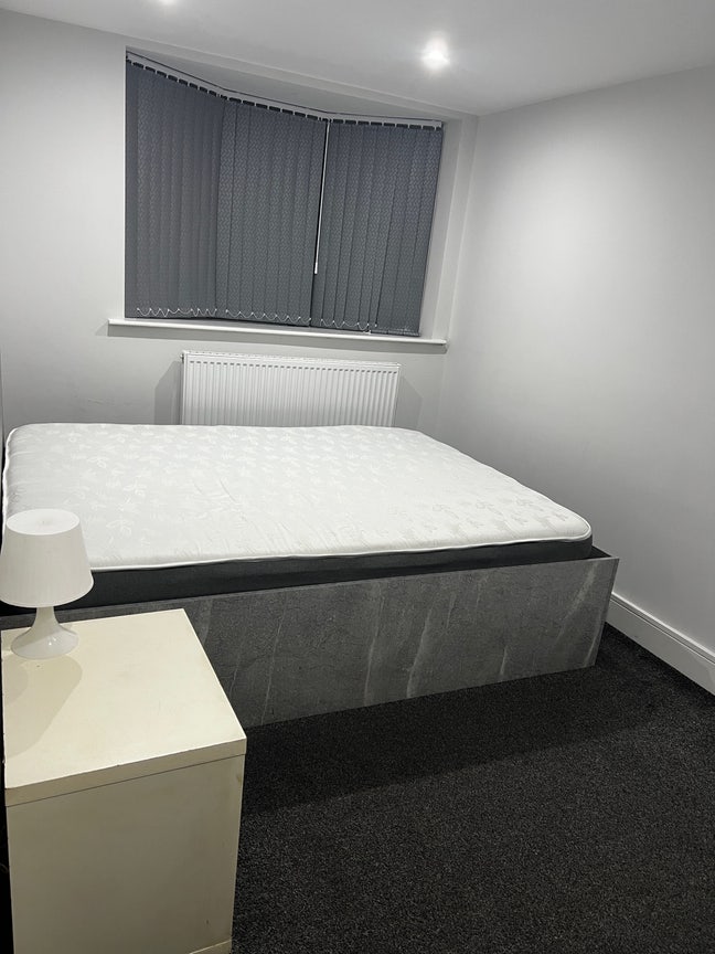 Spacious Double Bedroom  Main Photo