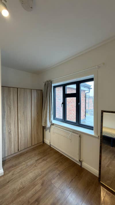 Room to rent near Brent cross Main Photo