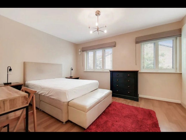  1 Bedroom Available in 5-Bed Flat – Oval Main Photo