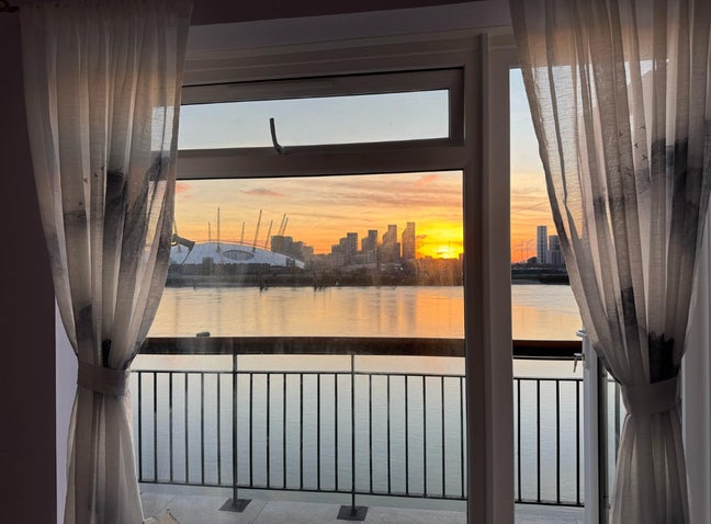 Brand new en-suite room,10mins walk Canary Wharf Main Photo