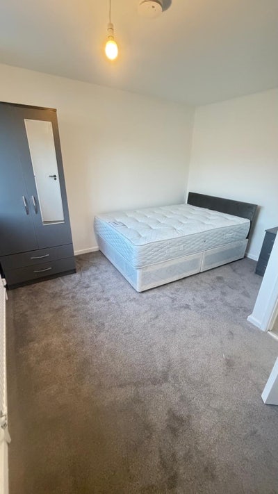 Double bedroom to rent Main Photo