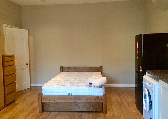 Studio - 2mins walk to Palmers Green Station Main Photo