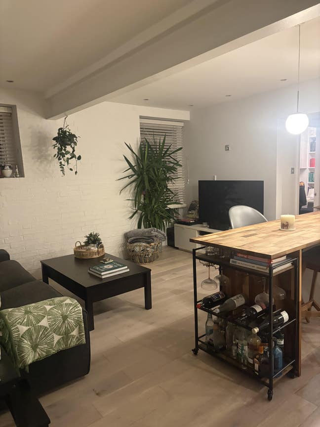 SUBLET available 1 bed + office in Clapham  Main Photo