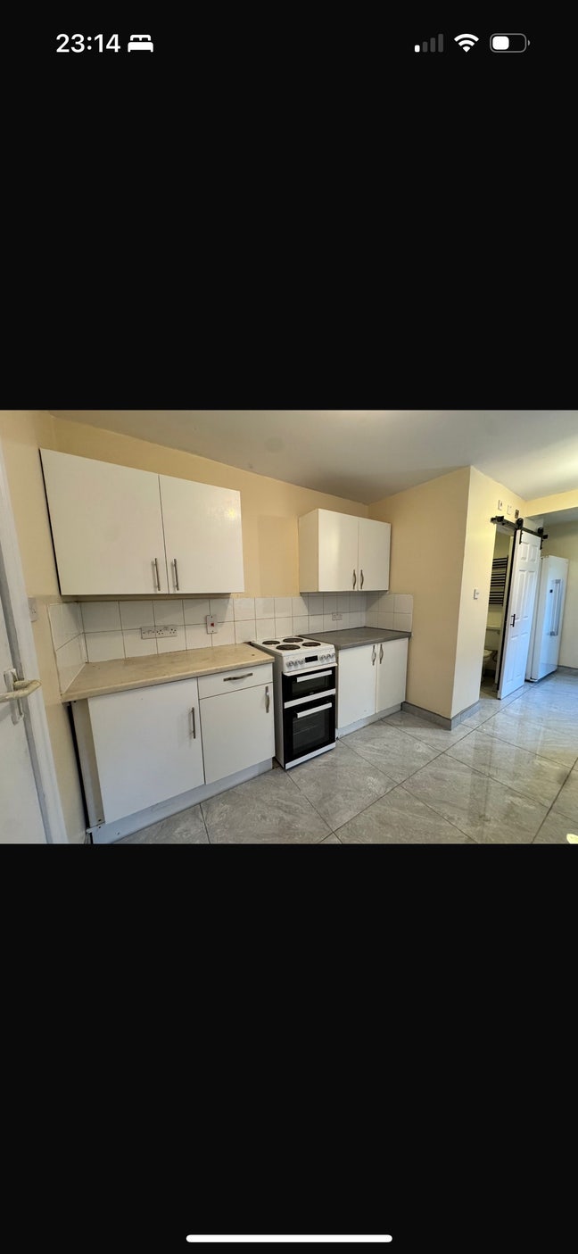 Rooms available in a newly refurbished HMO Main Photo