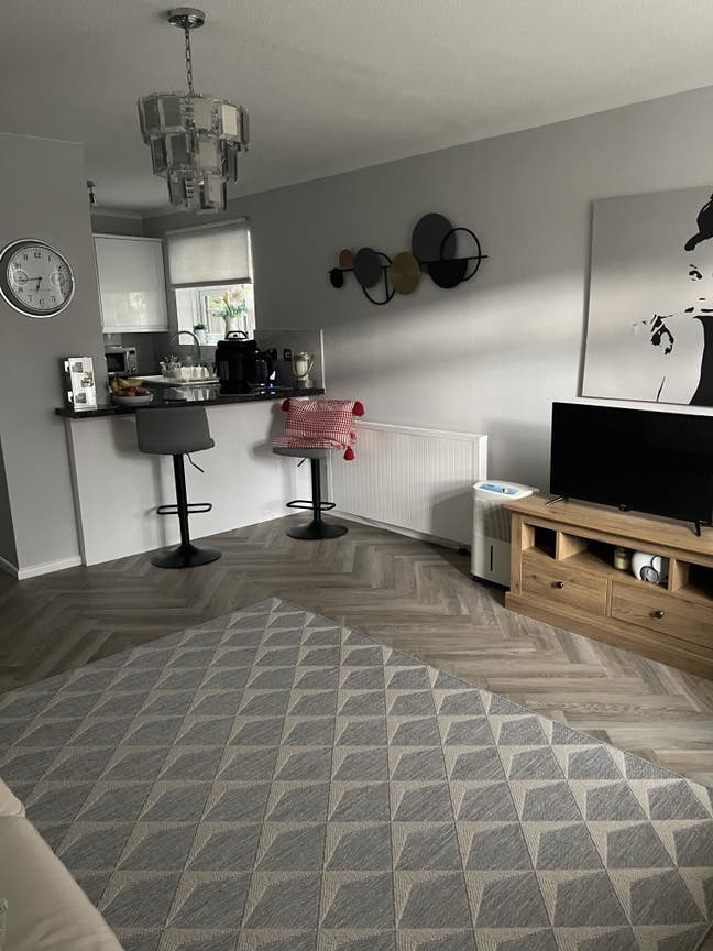 Ground Floor Furnished Apartment with Private Gard Main Photo