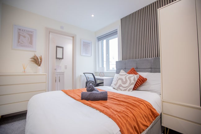 🏡Refurbished 5-Bed House Share | Central Fareham Main Photo