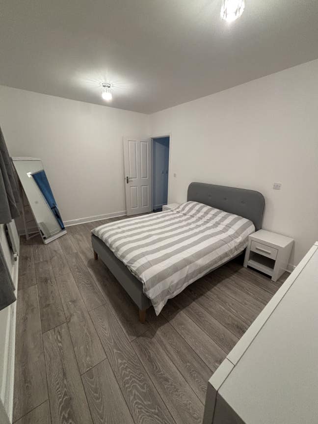 Newly renovated shared house with 4 double bedroom Main Photo