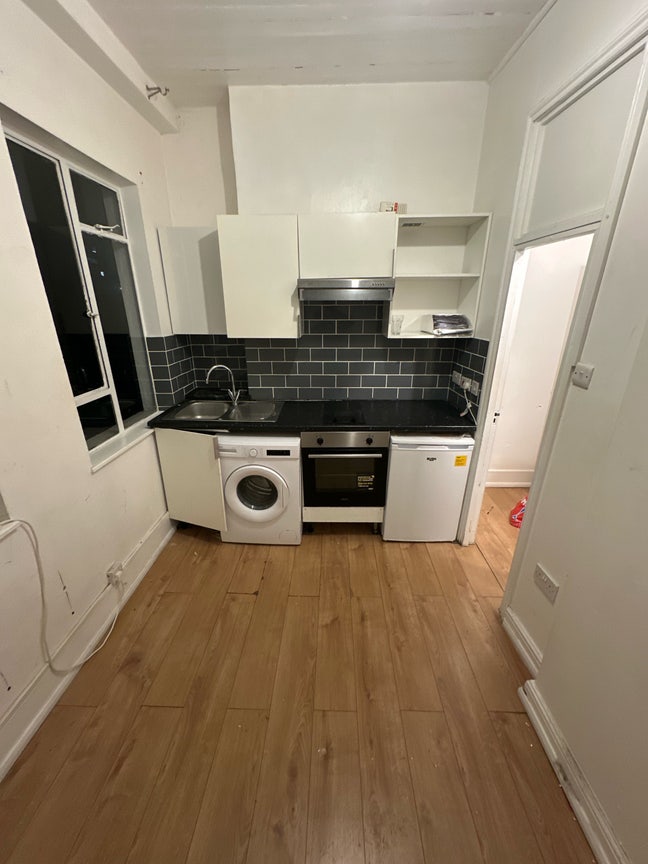 First floor studio in Chelsea- bills included  Main Photo