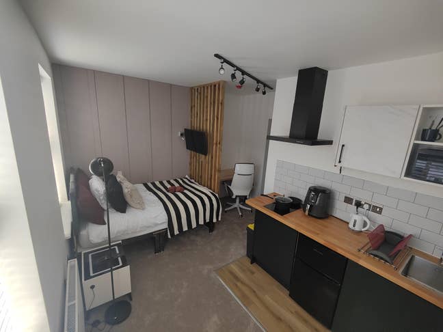 100&pound; off first month. Stylish en suite. Last one! Main Photo