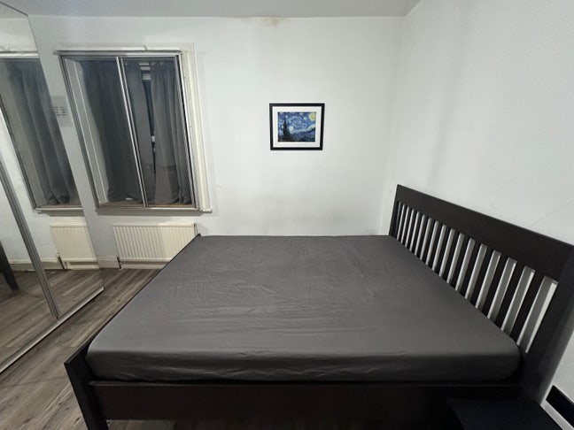 Refurbished Room with New Wooden bed Main Photo