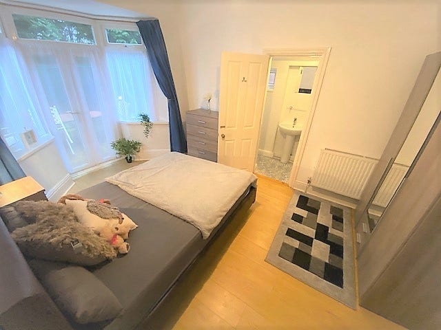 Dbl rooms in 6 bed professional female houseshare Main Photo