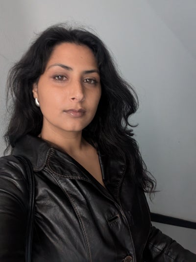 33 / social / professional :)  Main Photo