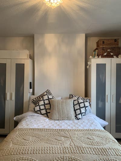 Double room - Furnished. Byfleet Village Main Photo