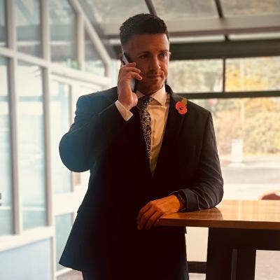 Professional male seeking a quiet, comfortabl... Main Photo