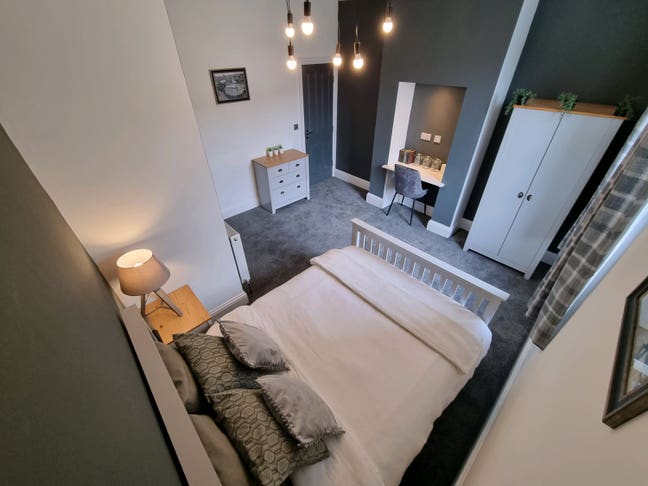 Fantastic Ensuite Room Available Main Photo